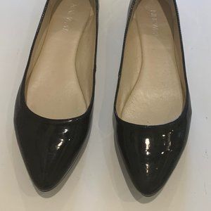 Chic patten leather flats
